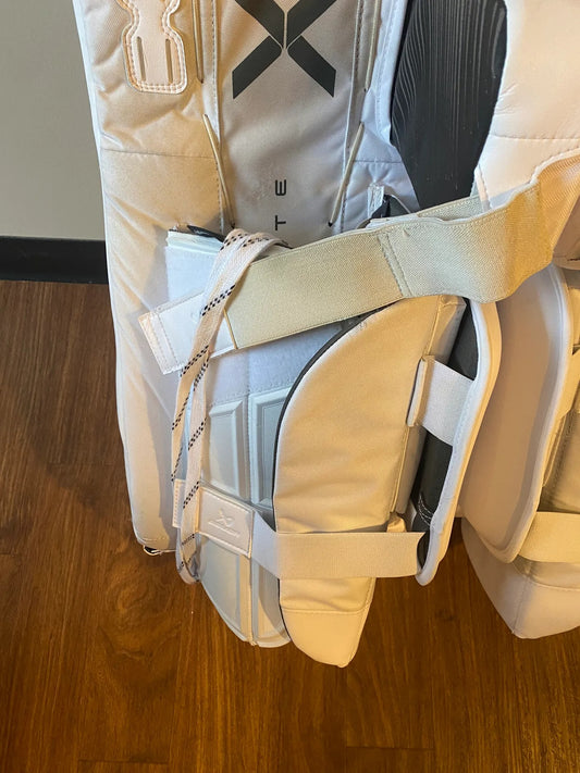Large Bauer Hyperlite 2 Goalie Pads